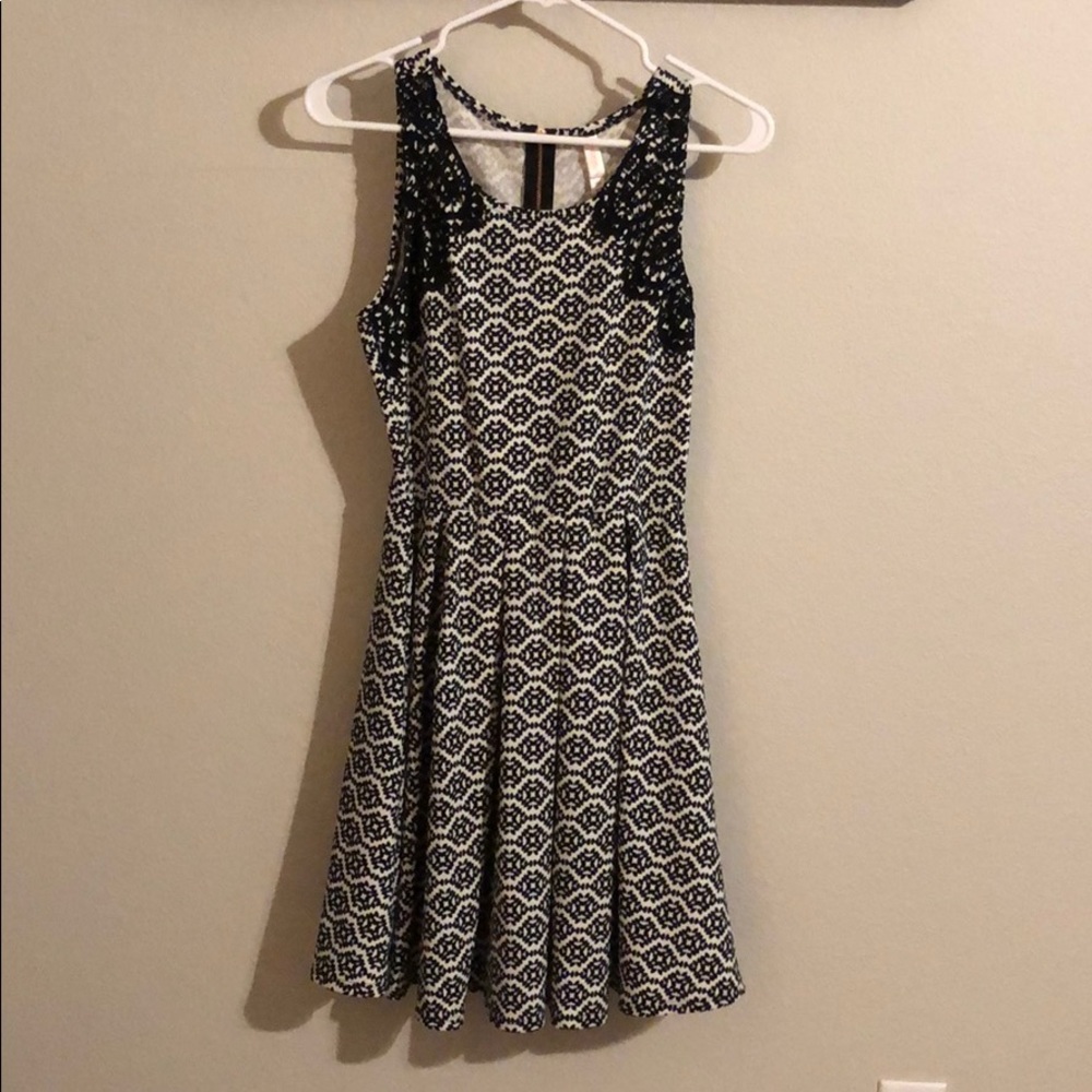 White and black lace print dress